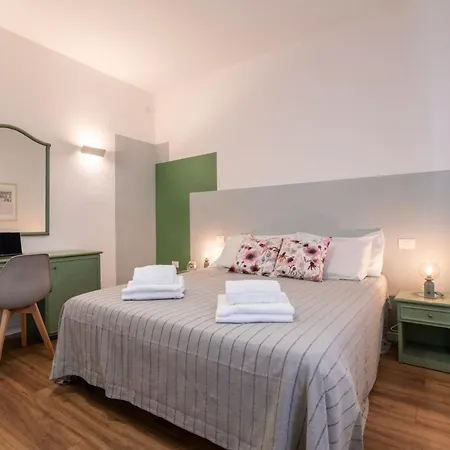 Smart Family In Apartment Pisa